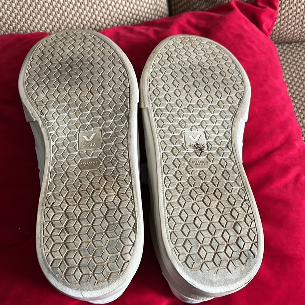 Veja Women's Sneakers - Cream and White Velcro - Picture 2 of 4